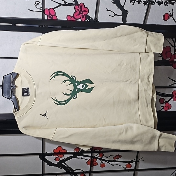 Jordan x NBA Milwaukee Bucks Logo Sweater Size Large - Picture 1 of 6